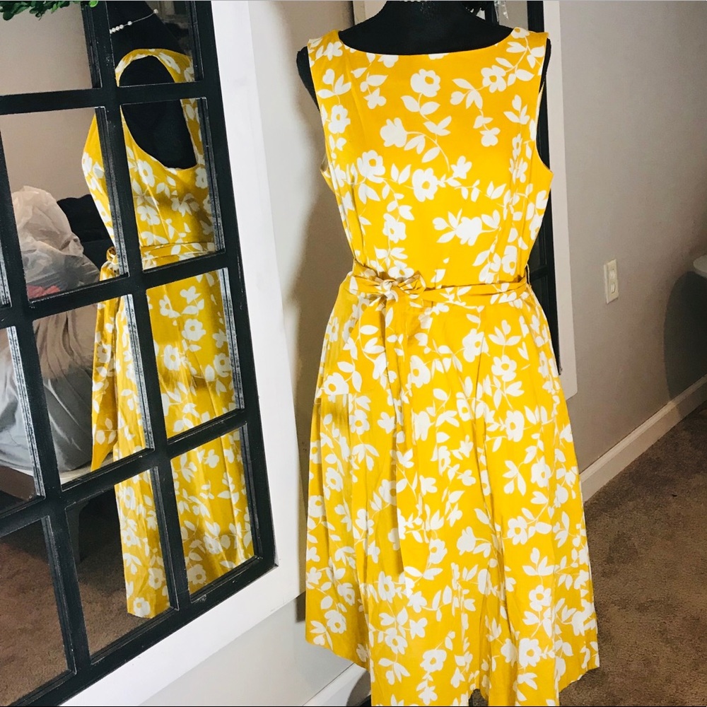 Superb Anne Klein with tied waist